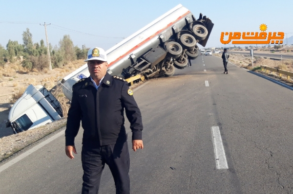 تصادف و سقوط کامیون کشنده داخل پل در بزرگراه خلیج‌فارس